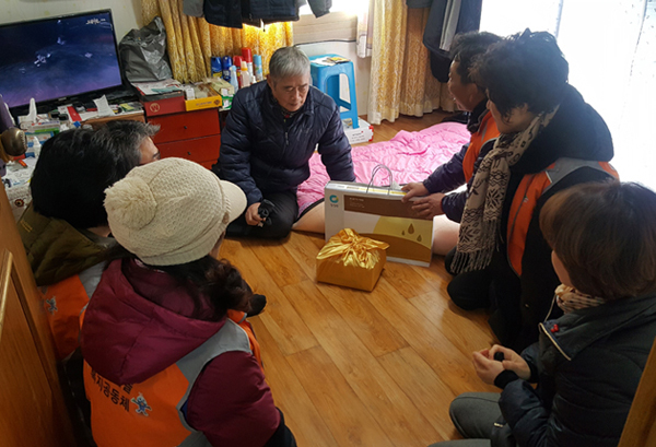 괘법동 '까치까치 행복봇짐' 전달