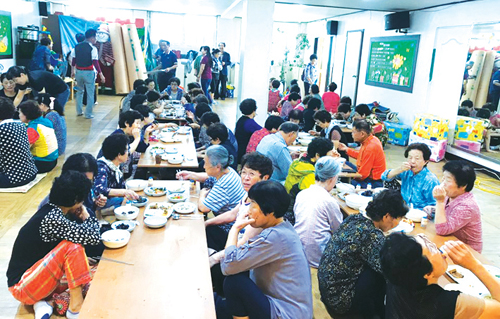 학장동 목련회, 17년째 무료급식 봉사 2