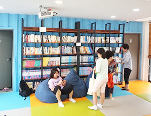 1층 작은도서관 전경