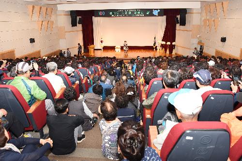 사상아카데미(가수 현미의 노래와 행복한 삶)