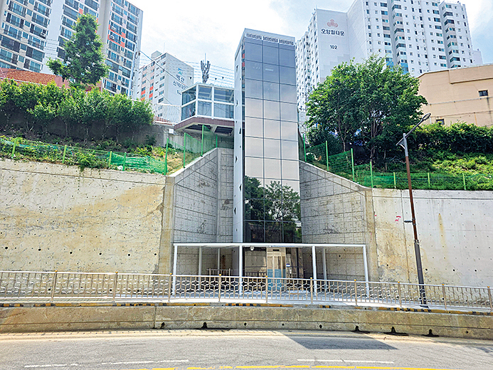 “이제 편하게 오르내리세요” 삼덕굴다리 엘리베이터 개통