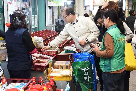 설 명절맞이 전통시장 방문