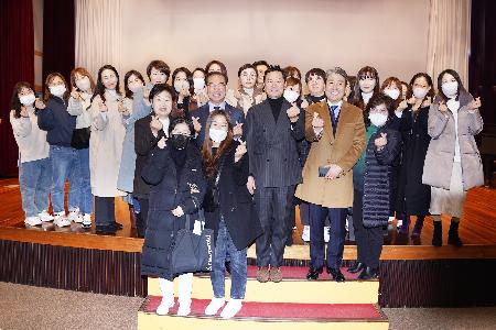 사상아카데미(소통전문가 김창욱 초청) 기념촬영