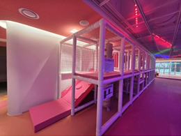 나르며 들락날락 전경사진